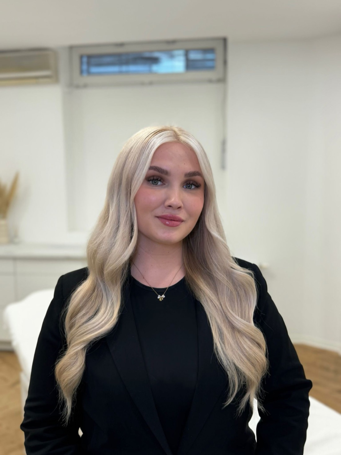 Celine Njaradi – Kosmetikerin und Inhaberin von CLYN Beauty